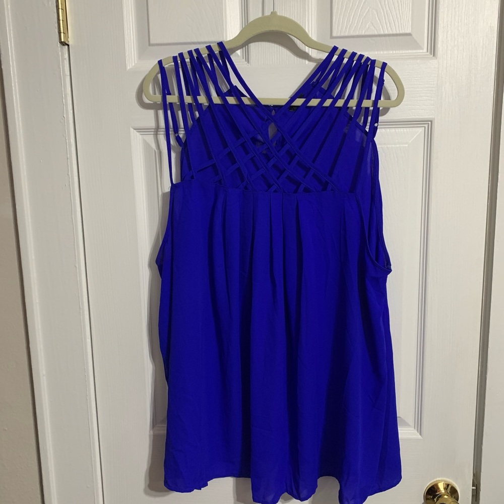 Torrid Criss cross strapped sleeveless top